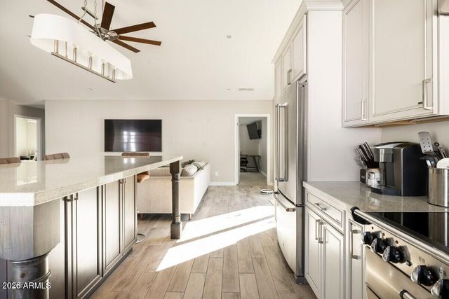 3037 E CLARENDON Avenue, Phoenix, AZ 85016