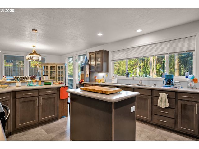 89555 SHORE CREST Dr, Florence, OR 97439