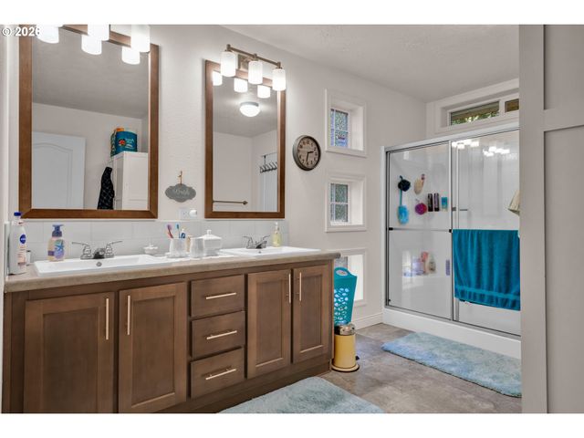 89555 SHORE CREST Dr, Florence, OR 97439