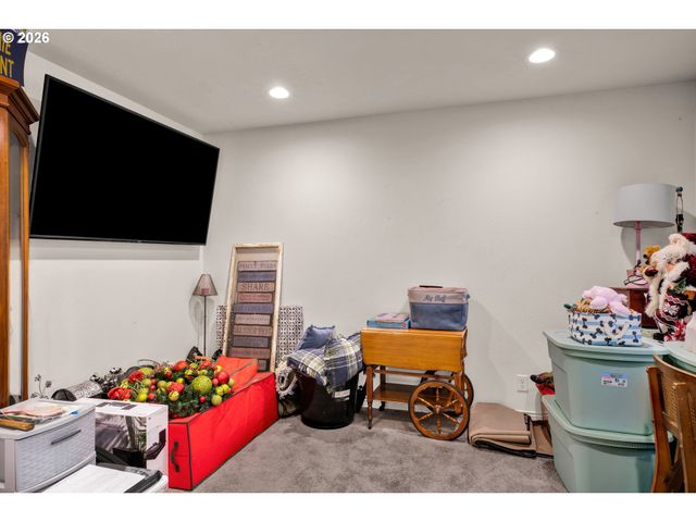 89555 SHORE CREST Dr, Florence, OR 97439