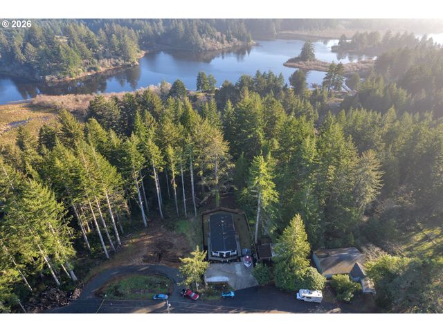 89555 SHORE CREST Dr, Florence, OR 97439