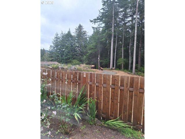 89555 SHORE CREST Dr, Florence, OR 97439
