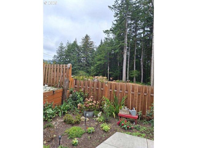89555 SHORE CREST Dr, Florence, OR 97439