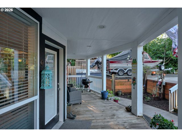 89555 SHORE CREST Dr, Florence, OR 97439