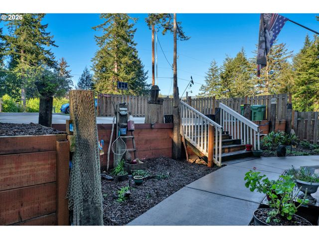 89555 SHORE CREST Dr, Florence, OR 97439