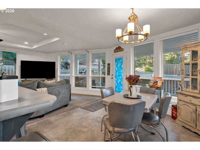 89555 SHORE CREST Dr, Florence, OR 97439