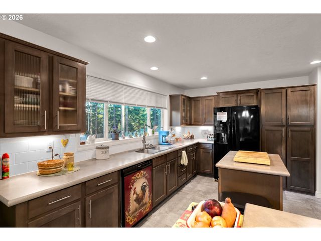 89555 SHORE CREST Dr, Florence, OR 97439