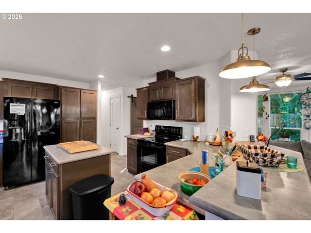 89555 SHORE CREST Dr, Florence, OR 97439