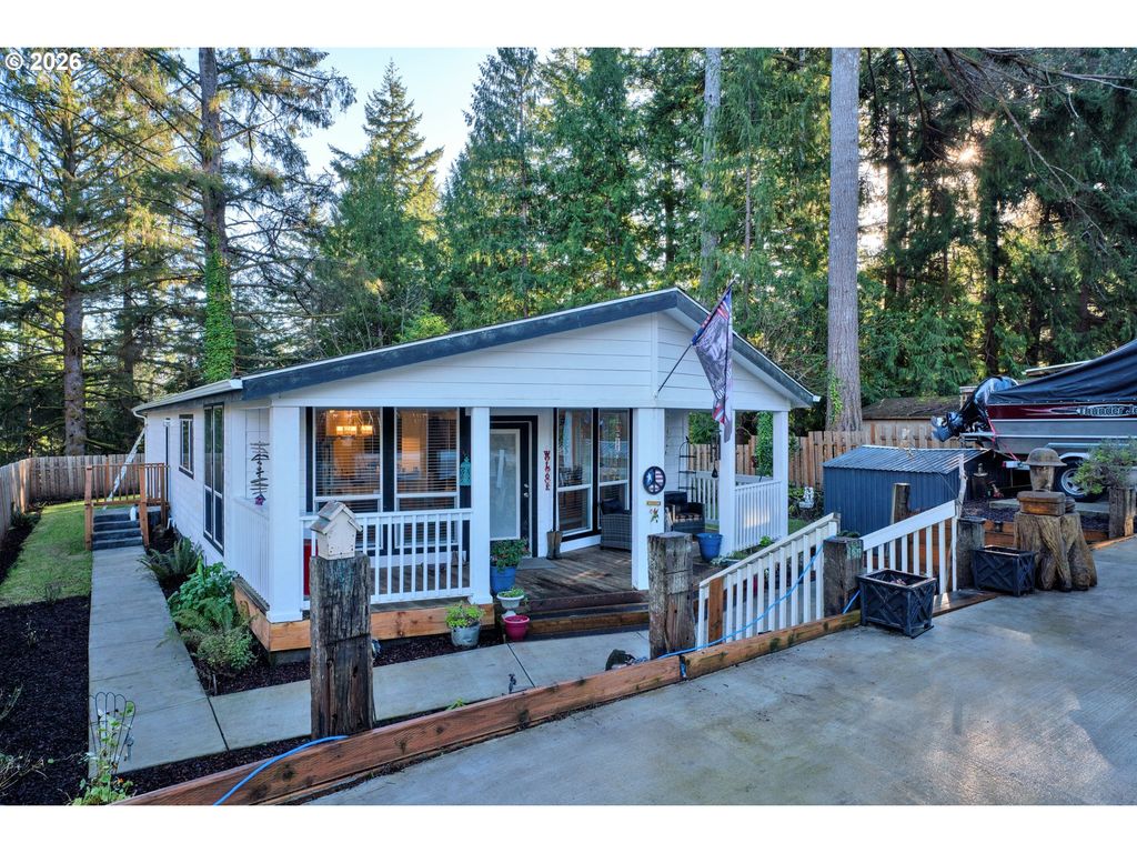 89555 SHORE CREST Dr, Florence, OR 97439