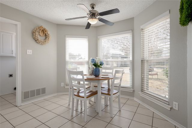 437 Country Side Lane, Richardson, TX 75081