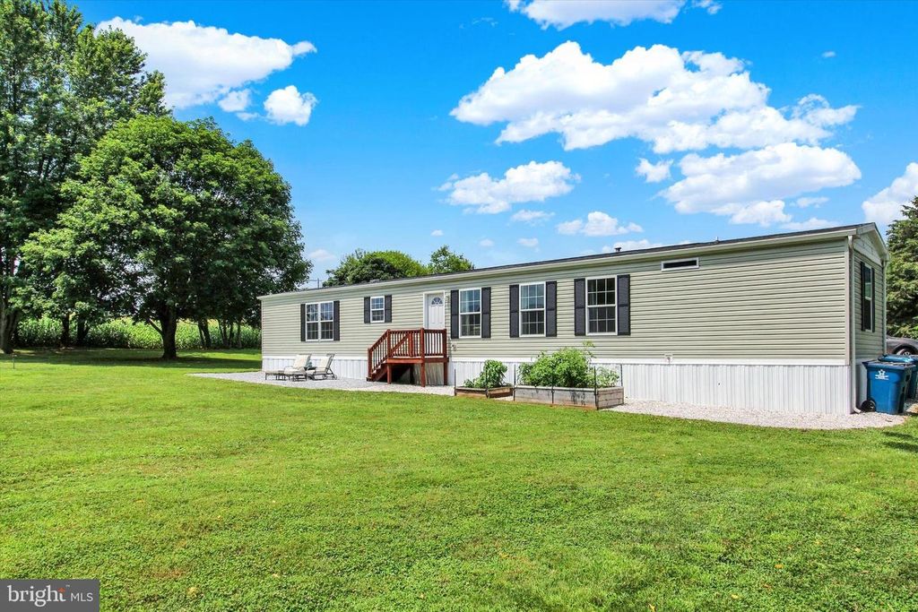 3898 GREEN VALLEY RD, Seven Valleys, PA 17360