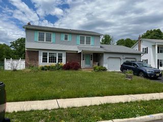 31 Junction Pond Lane, South Brunswick, NJ 08852