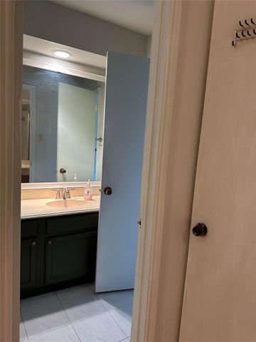 11123 Somerford Drive, Houston, TX 77072