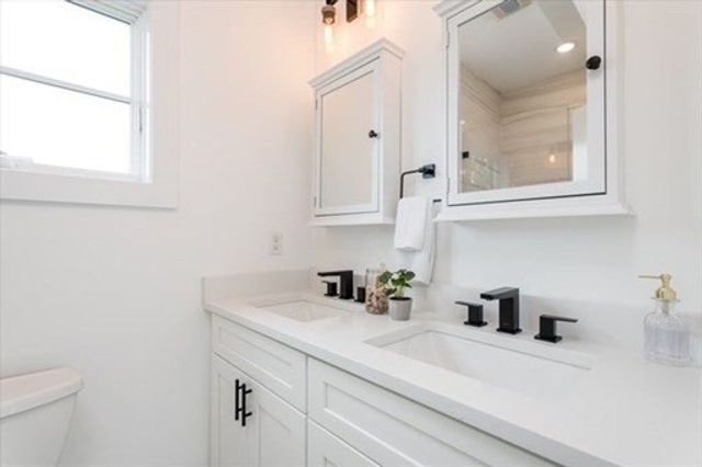 115 Beacon Street C, Somerville, MA 02143