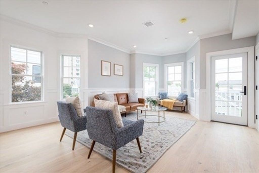 115 Beacon Street C, Somerville, MA 02143