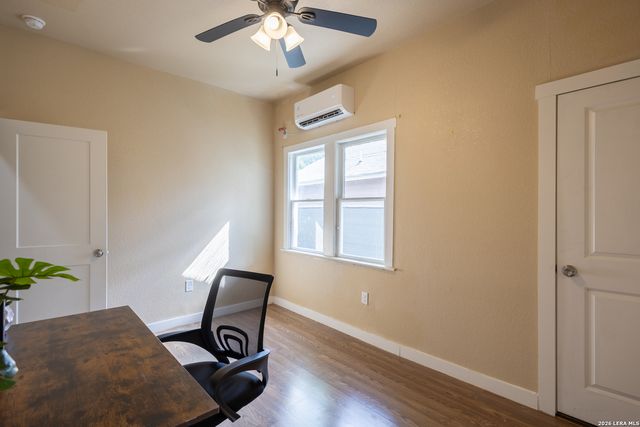 1010 W Lynwood Ave, San Antonio, TX 78201