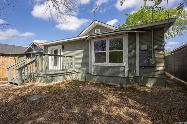 1010 W Lynwood Ave, San Antonio, TX 78201