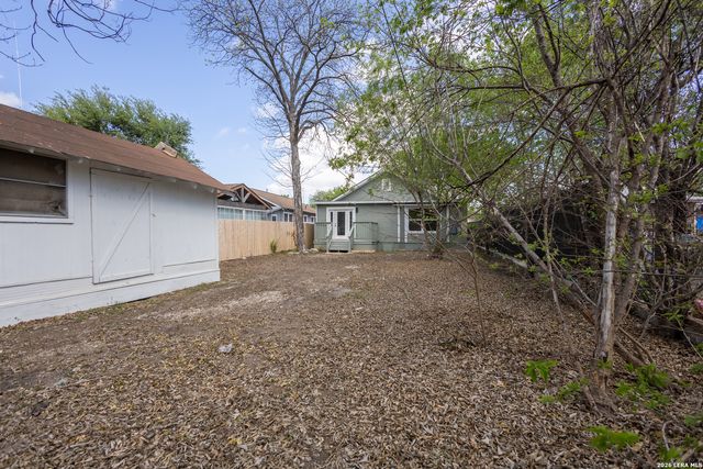 1010 W Lynwood Ave, San Antonio, TX 78201