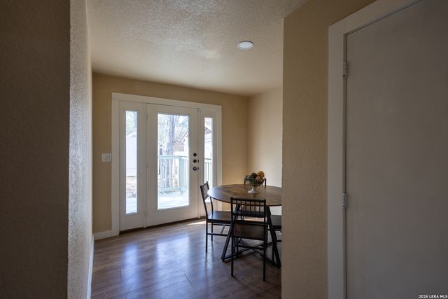 1010 W Lynwood Ave, San Antonio, TX 78201