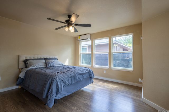 1010 W Lynwood Ave, San Antonio, TX 78201