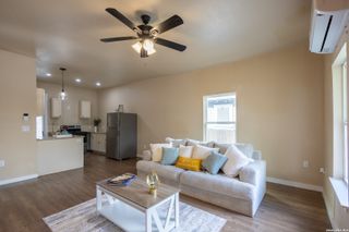 1010 W Lynwood Ave, San Antonio, TX 78201