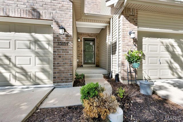 13107 Tesson Hollow Drive, St Louis, MO 63128