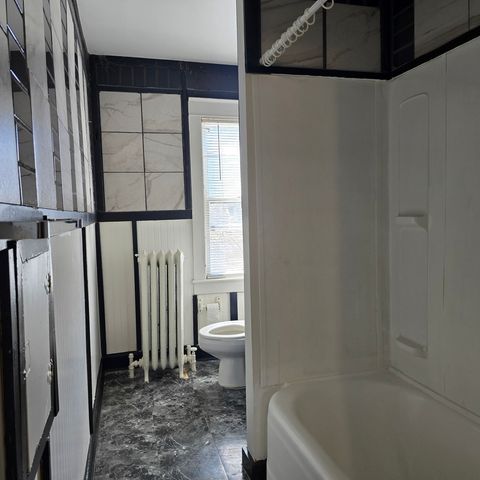 1173 W Pleasant Street, Freeport, IL 61032