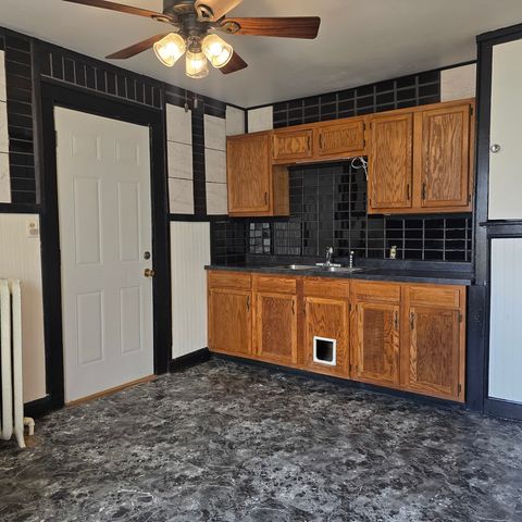 1173 W Pleasant Street, Freeport, IL 61032