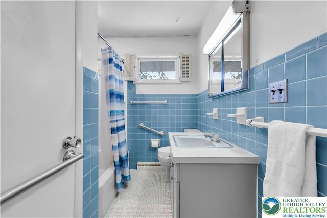 4210 Locust Drive, North Whitehall Twp, PA 18078
