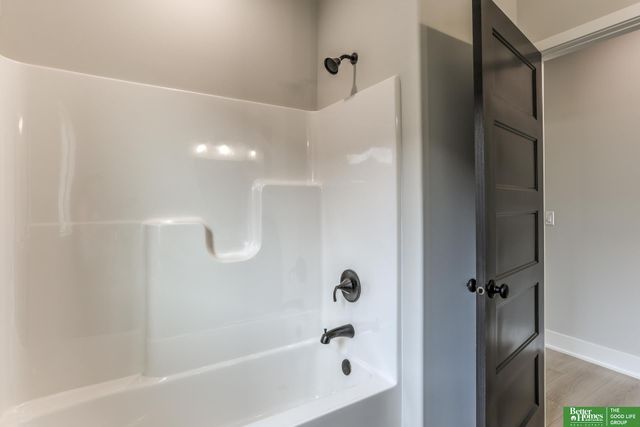 6517 S 214th Street, Elkhorn, NE 68022