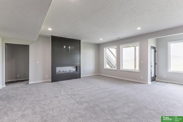 6517 S 214th Street, Elkhorn, NE 68022