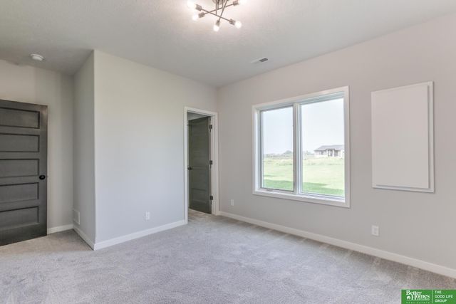 6517 S 214th Street, Elkhorn, NE 68022