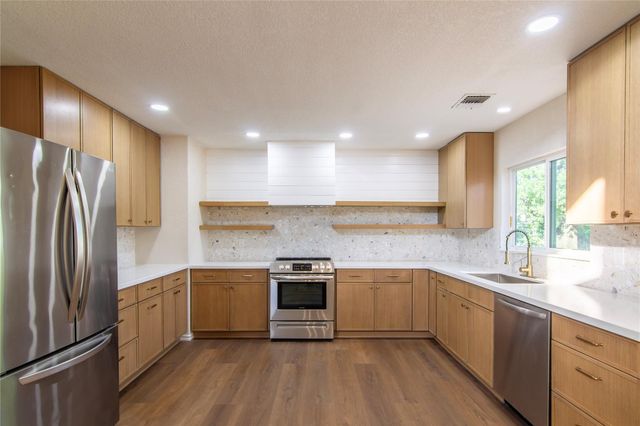 1635 Lakeview DR, Canyon Lake, TX 78133