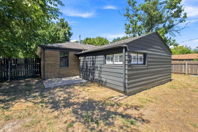 2902 S Washington Ave, Wichita, KS 67216
