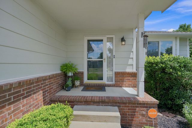 2502 S Lark Ln, Wichita, KS 67215