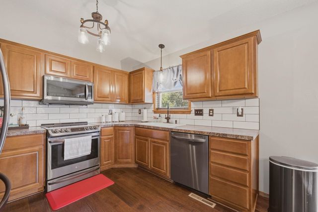 2502 S Lark Ln, Wichita, KS 67215