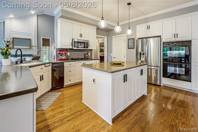 17350 Rolling Woods Circle, Northville, MI 48168