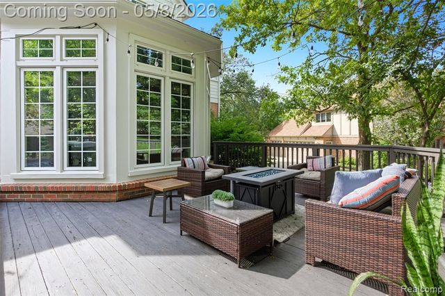 17350 Rolling Woods Circle, Northville, MI 48168