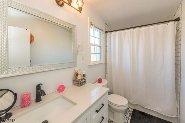 2 Chestnut Hill Rd, Randolph Twp., NJ 07869