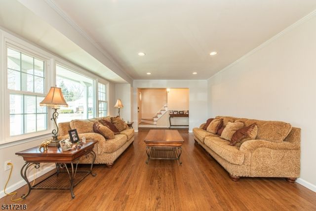 2 Chestnut Hill Rd, Randolph Twp., NJ 07869