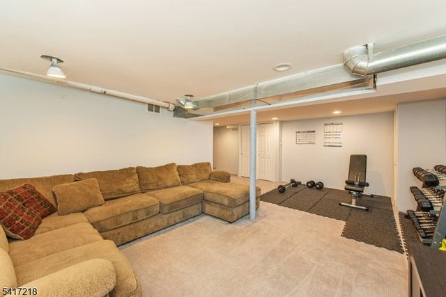 2 Chestnut Hill Rd, Randolph Twp., NJ 07869