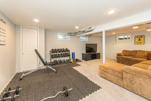 2 Chestnut Hill Rd, Randolph Twp., NJ 07869