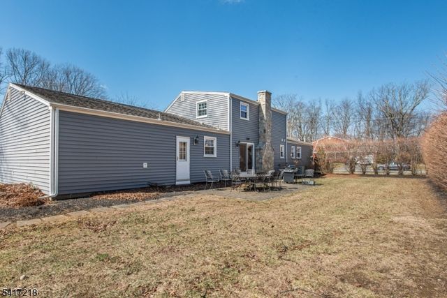 2 Chestnut Hill Rd, Randolph Twp., NJ 07869