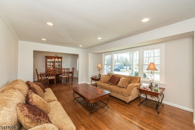 2 Chestnut Hill Rd, Randolph Twp., NJ 07869