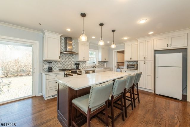 2 Chestnut Hill Rd, Randolph Twp., NJ 07869