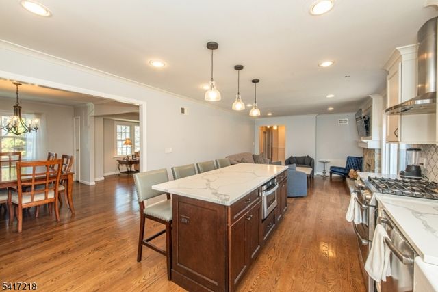 2 Chestnut Hill Rd, Randolph Twp., NJ 07869