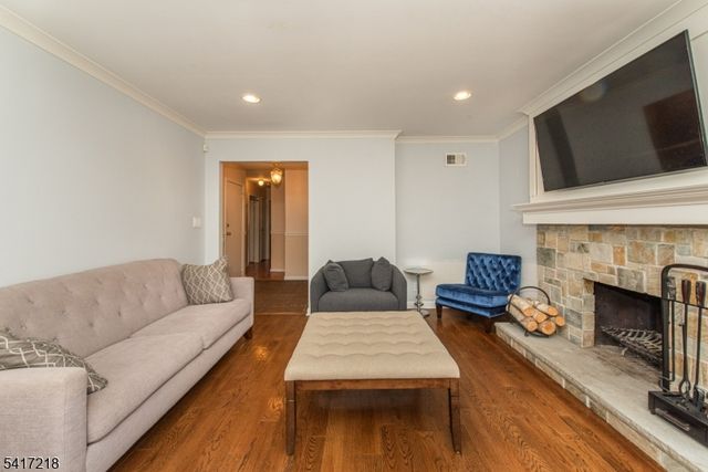 2 Chestnut Hill Rd, Randolph Twp., NJ 07869