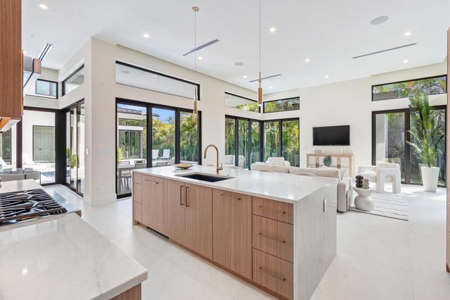 2732 NE 29th Court, Fort Lauderdale, FL 33306