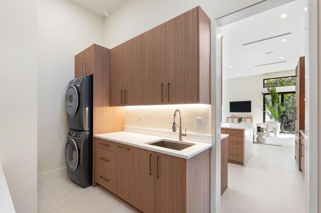 2732 NE 29th Court, Fort Lauderdale, FL 33306