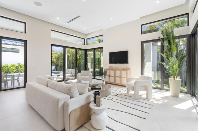 2732 NE 29th Court, Fort Lauderdale, FL 33306